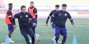 علي ماهر يجتمع بلاعبى المصرى على هامش الاستعداد للزمالك