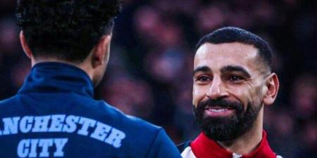 شاهد عناق حار بين محمد صلاح ومرموش بعد قمة مانشستر سيتي وليفربول