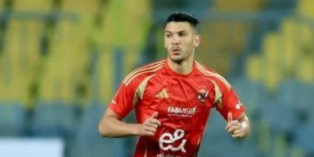 أشرف داري يقود دفاع الأهلي أمام الزمالك فى مباراة القمة