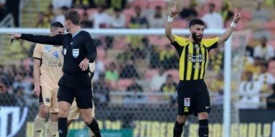 الاتحاد ضد الشباب.. العميد يتقدم 2-1 في شوط أول بالدوري السعودي "فيديو"