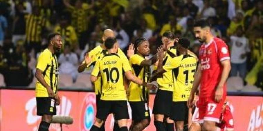 الاتحاد يزيد أوجاع الوحدة برباعية ويحلق فى صدارة الدورى السعودى.. فيديو