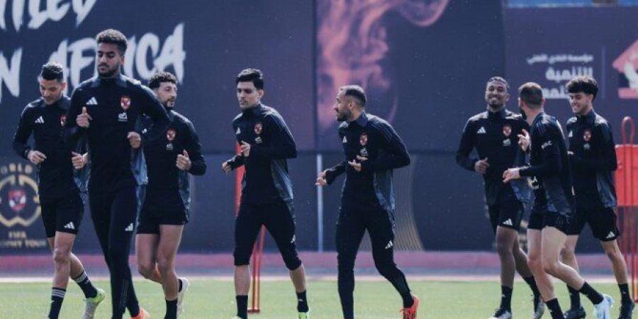 بحضور معلول وبن شرقي.. الأهلي يبدأ تدريباته استعدادا للقاء الزمالك بالقمة