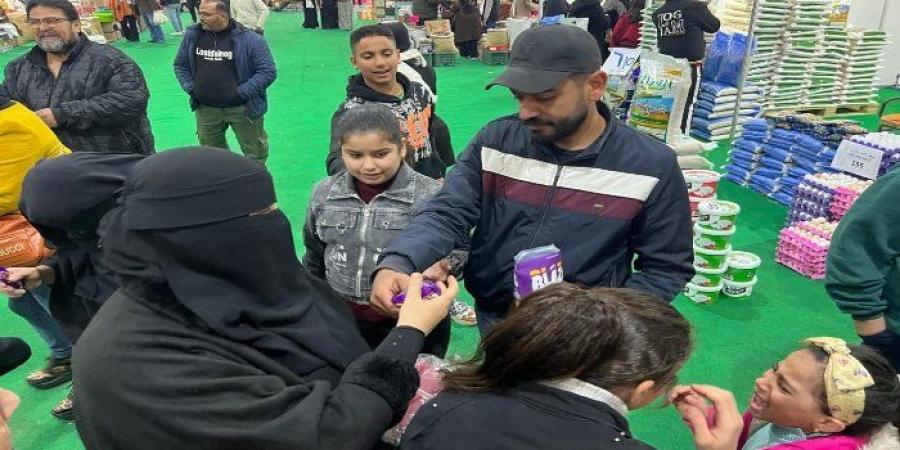 على أنغام المزمار البلدي.. هدايا ومهرجان تذوق ومشروبات مجانية لزوار معرض أهلا رمضان في بورسعيد