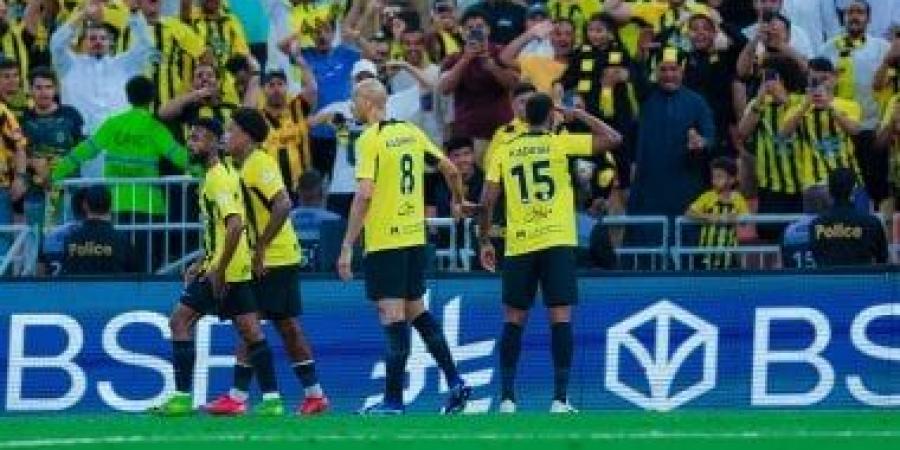 الاتحاد يتقدم على الهلال 2-1 في شوط مثير بكلاسيكو الدوري السعودي.. فيديو