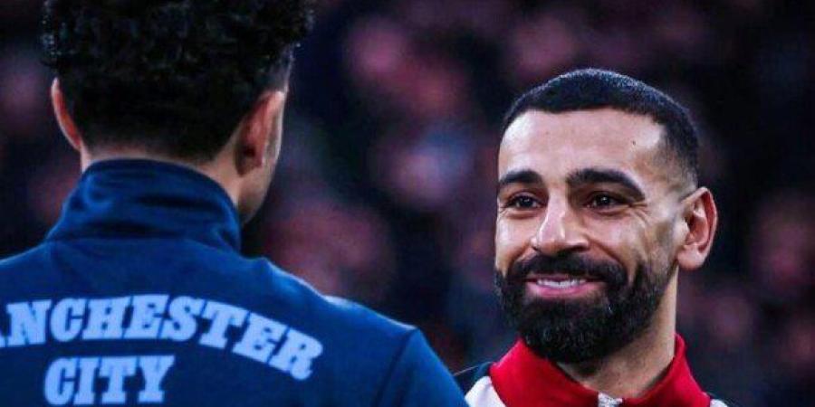 شاهد عناق حار بين محمد صلاح ومرموش بعد قمة مانشستر سيتي وليفربول