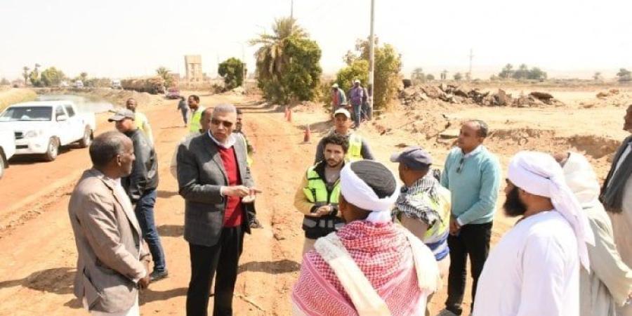 محافظ أسوان يُشدد على سرعة إنهاء مشروع الطريق الدائري بلانة بنصر النوبة