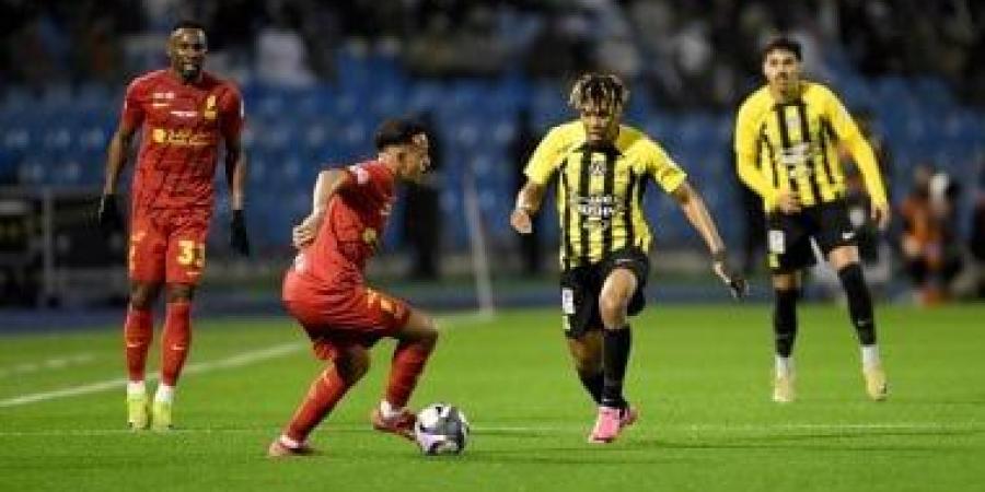 الاتحاد يخطف تعادلا مثيرا من القادسية فى الدوري السعودي (فيديو)