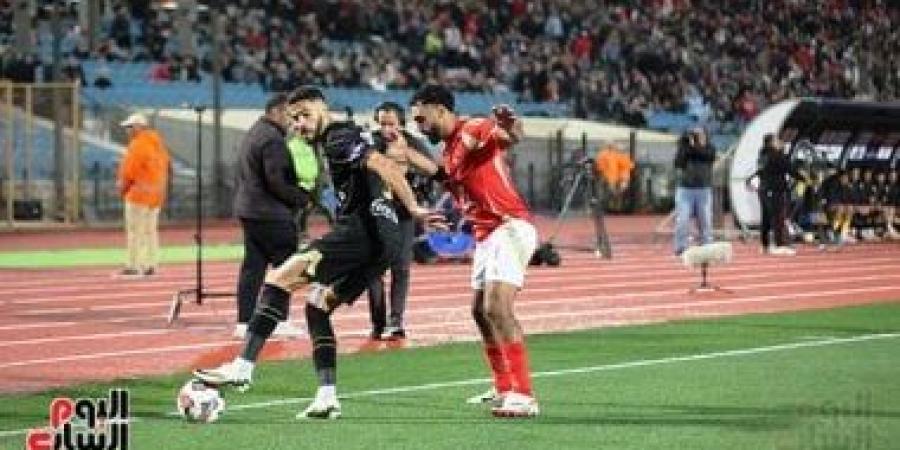 حافلة الأهلي تتحرك إلى استاد القاهرة لخوض مباراة الزمالك في الدوري